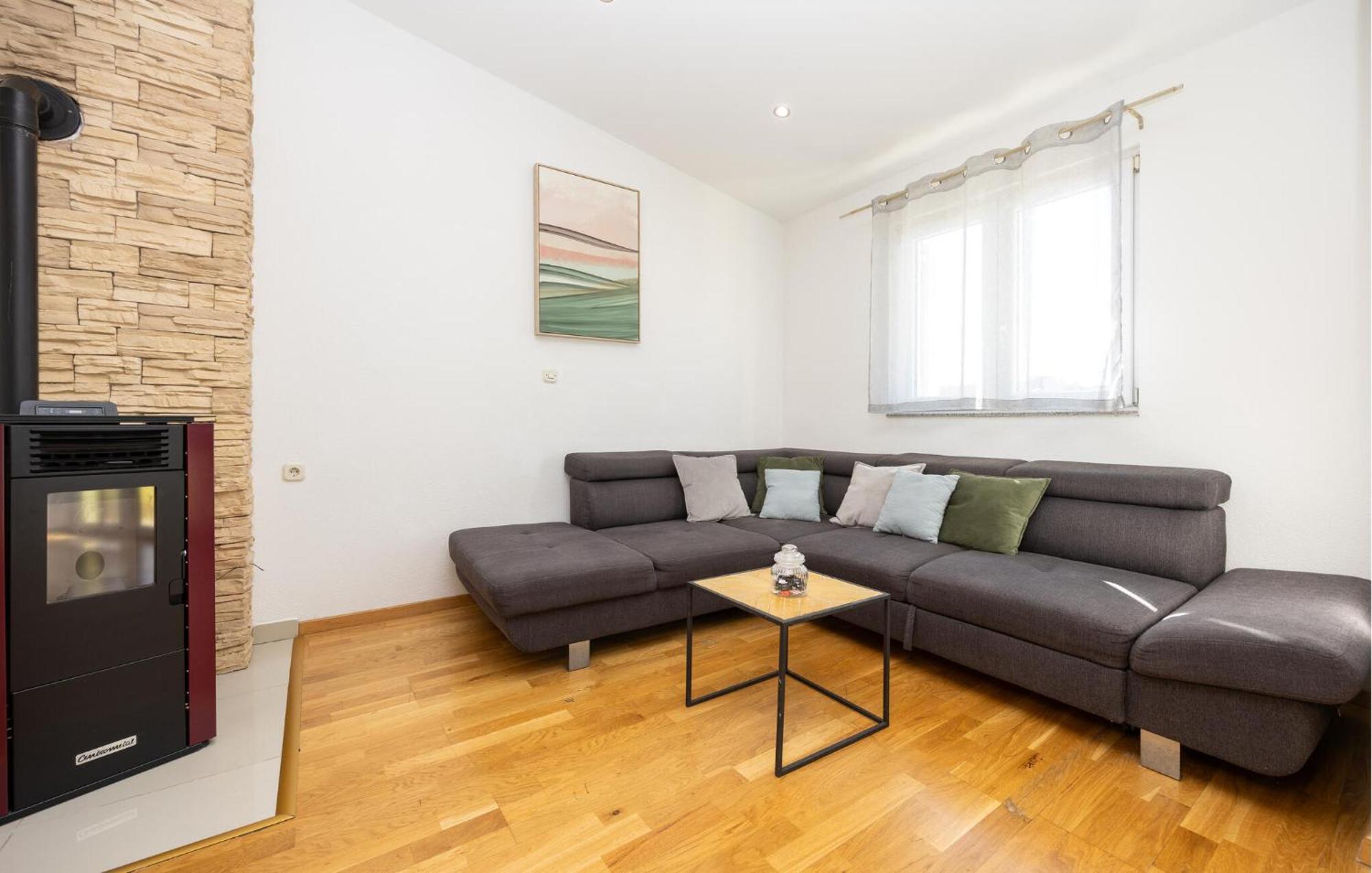 Stunning Apartment In Makarska Buitenkant foto