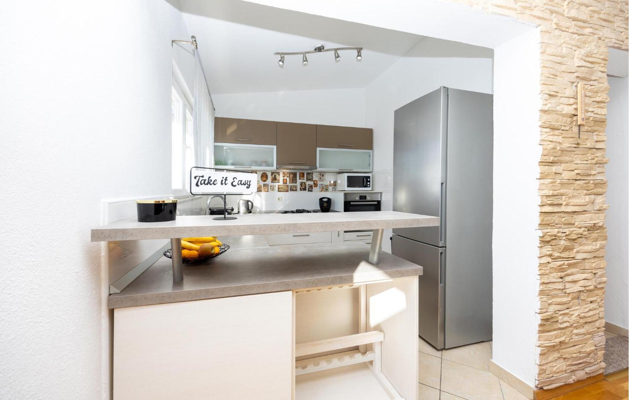 Stunning Apartment In Makarska Buitenkant foto