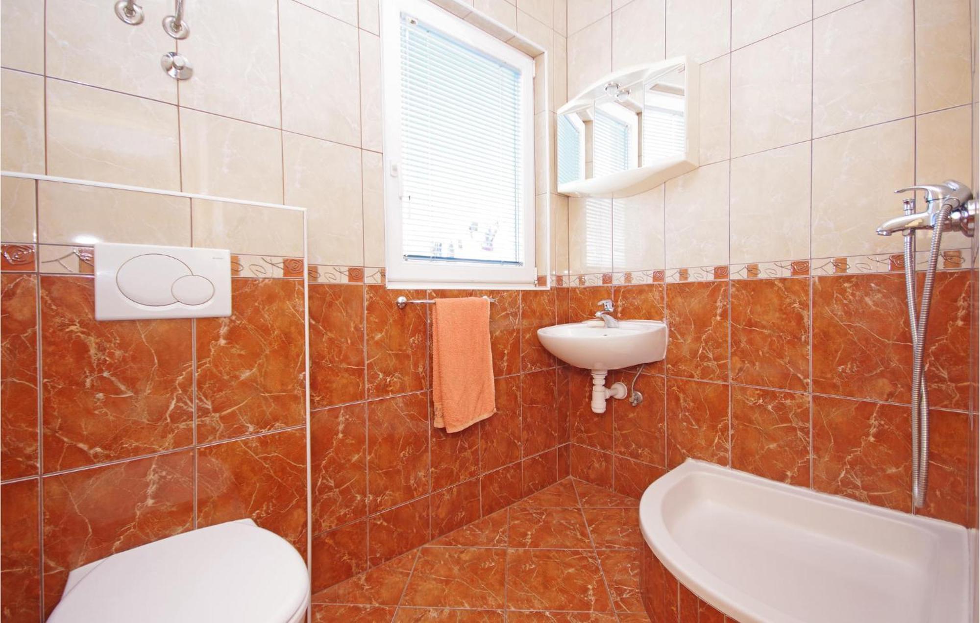 Stunning Apartment In Makarska Buitenkant foto